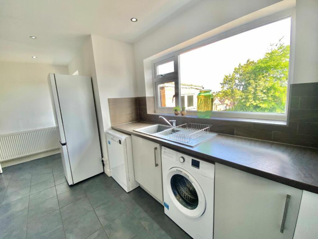 Coventry Huge 4Bed 2Bath Private Parking Nec By Empower Homes Esterno foto