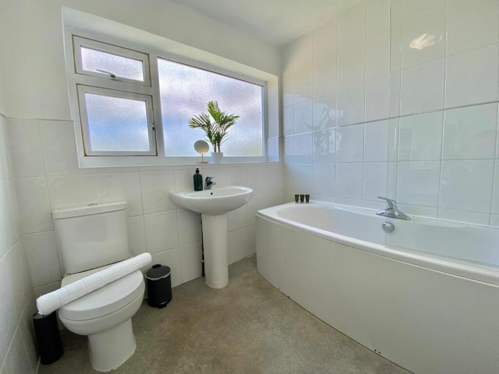 Coventry Huge 4Bed 2Bath Private Parking Nec By Empower Homes Esterno foto