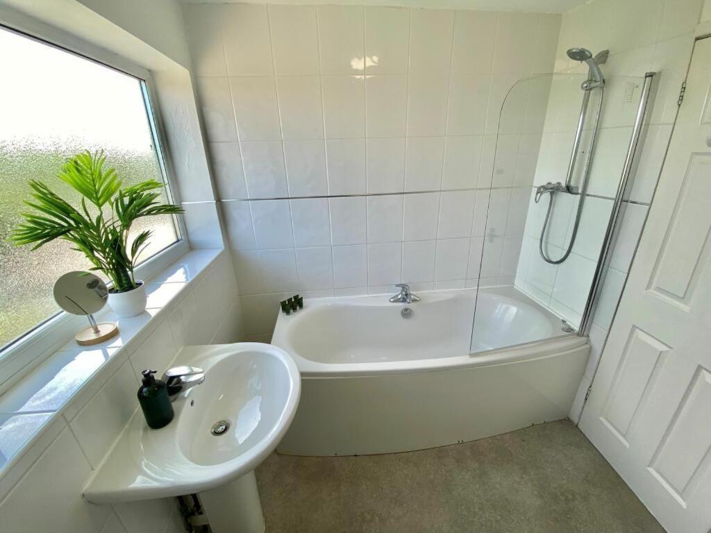 Coventry Huge 4Bed 2Bath Private Parking Nec By Empower Homes Esterno foto