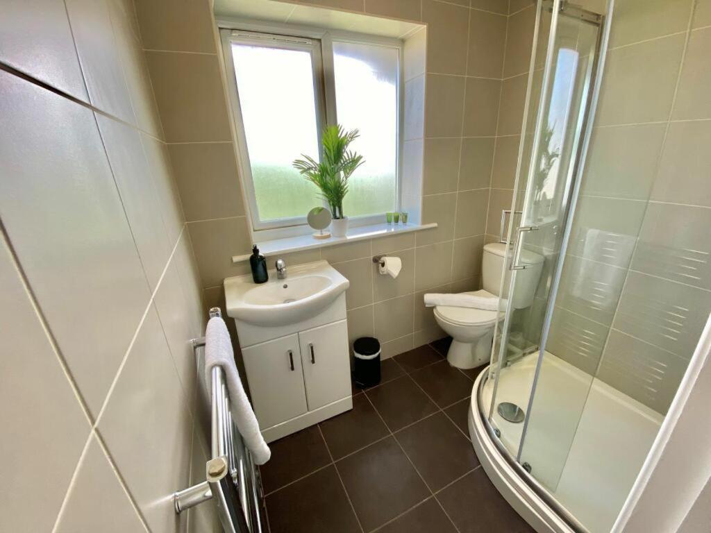 Coventry Huge 4Bed 2Bath Private Parking Nec By Empower Homes Esterno foto